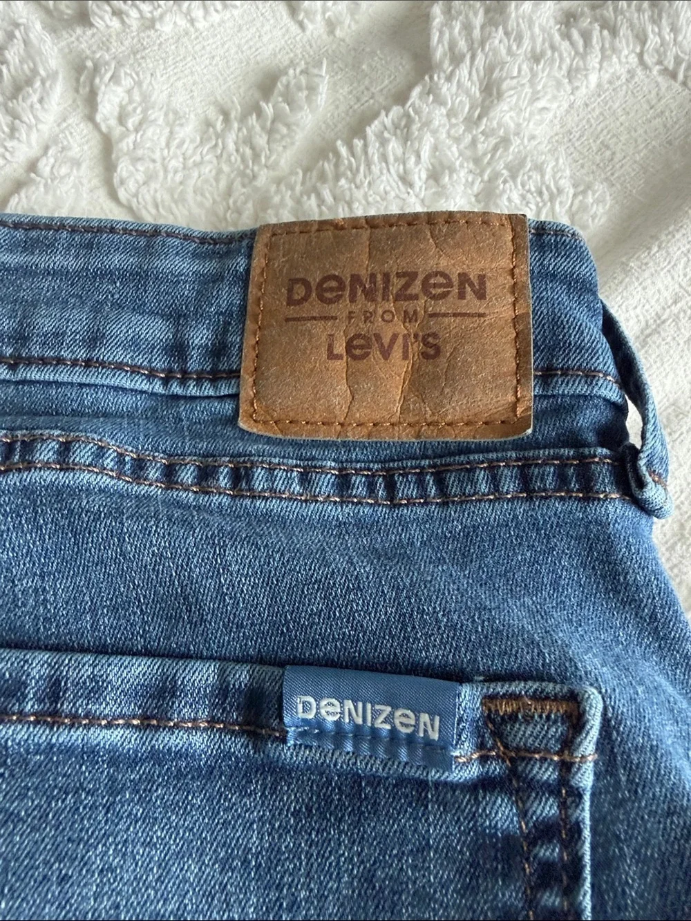 Denizen Levi's Light Blue High-Rise Ankle Straight Jeans. Size 16. Frayed Cuffs.